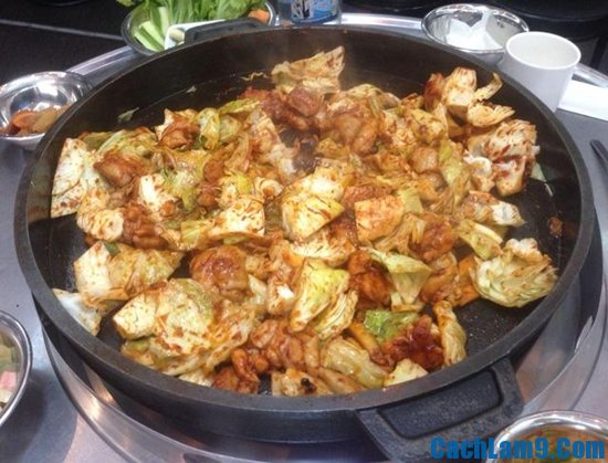 Hướng dẫn cách làm gà xào bắp cải kiểu Hàn