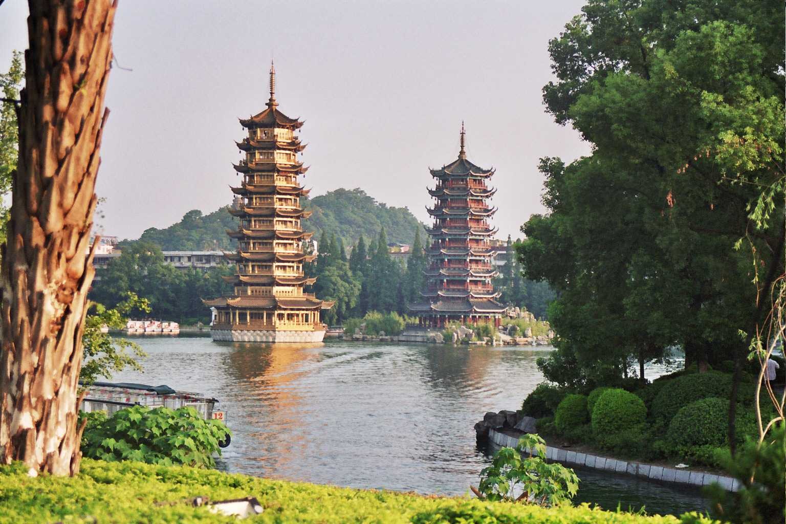 Tháp Long Thạch Bảo Tháp. Nam Ninh, Trung Quốc