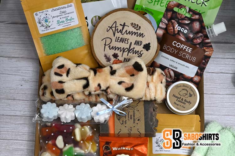 Cozy Autumn-Themed Treats and Trinkets